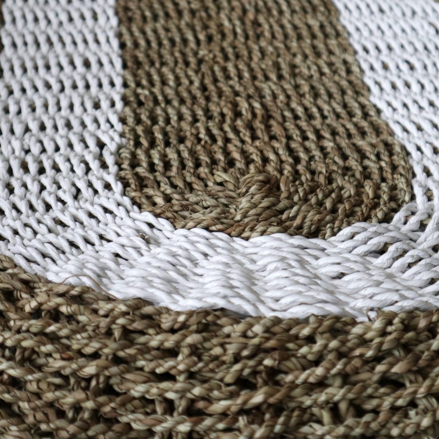 Oval Seagrass Rug – White & Tan – 60x120 cm