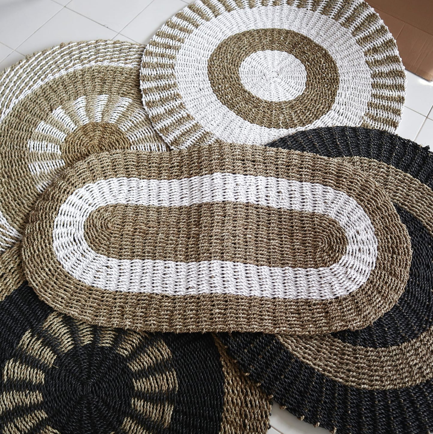 Oval Seagrass Rug – White & Tan – 60x120 cm